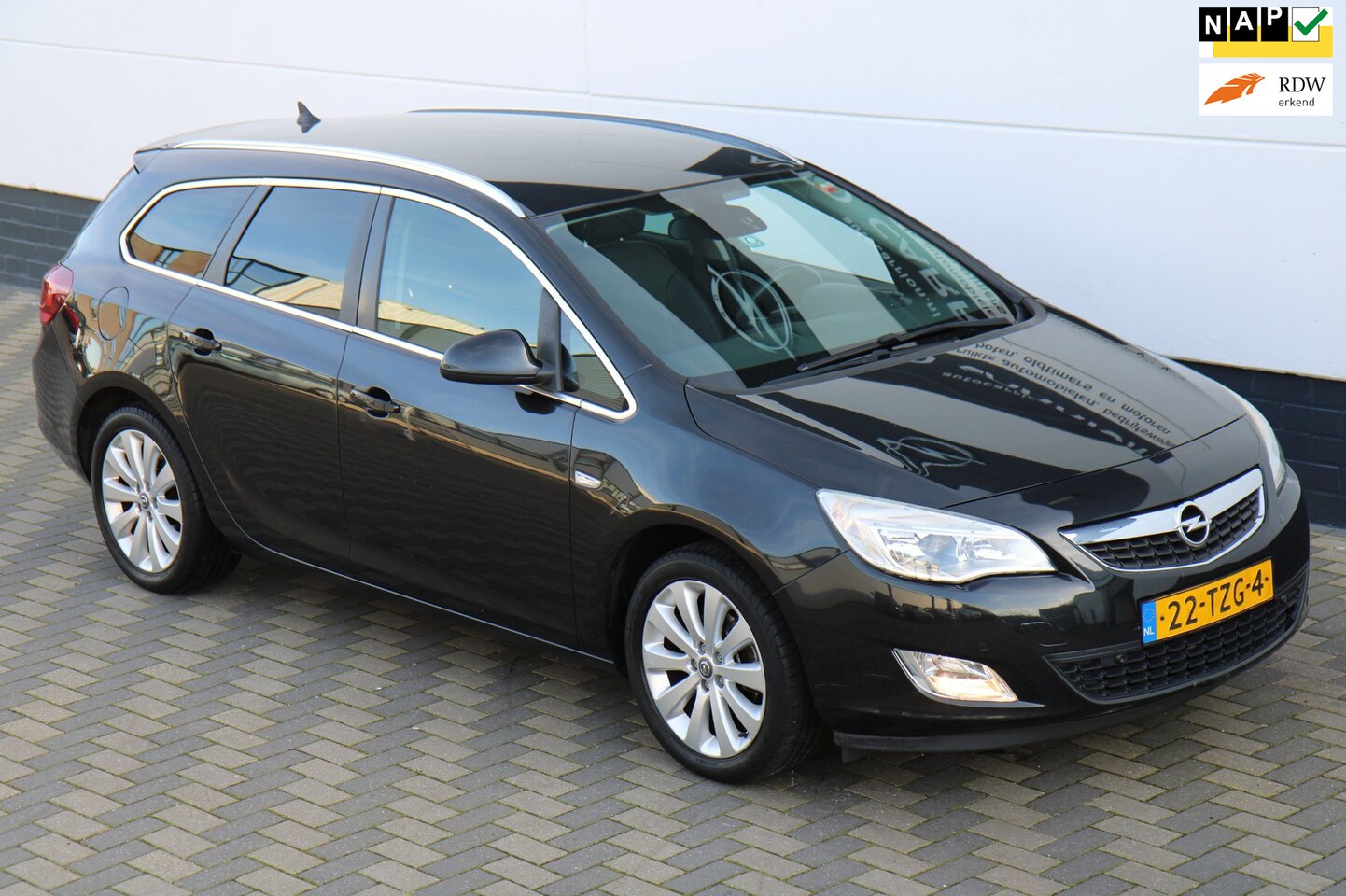 Opel Astra Sports Tourer - 1.4 Turbo Cosmo Navi Trekhaak NAP ! - AutoWereld.nl