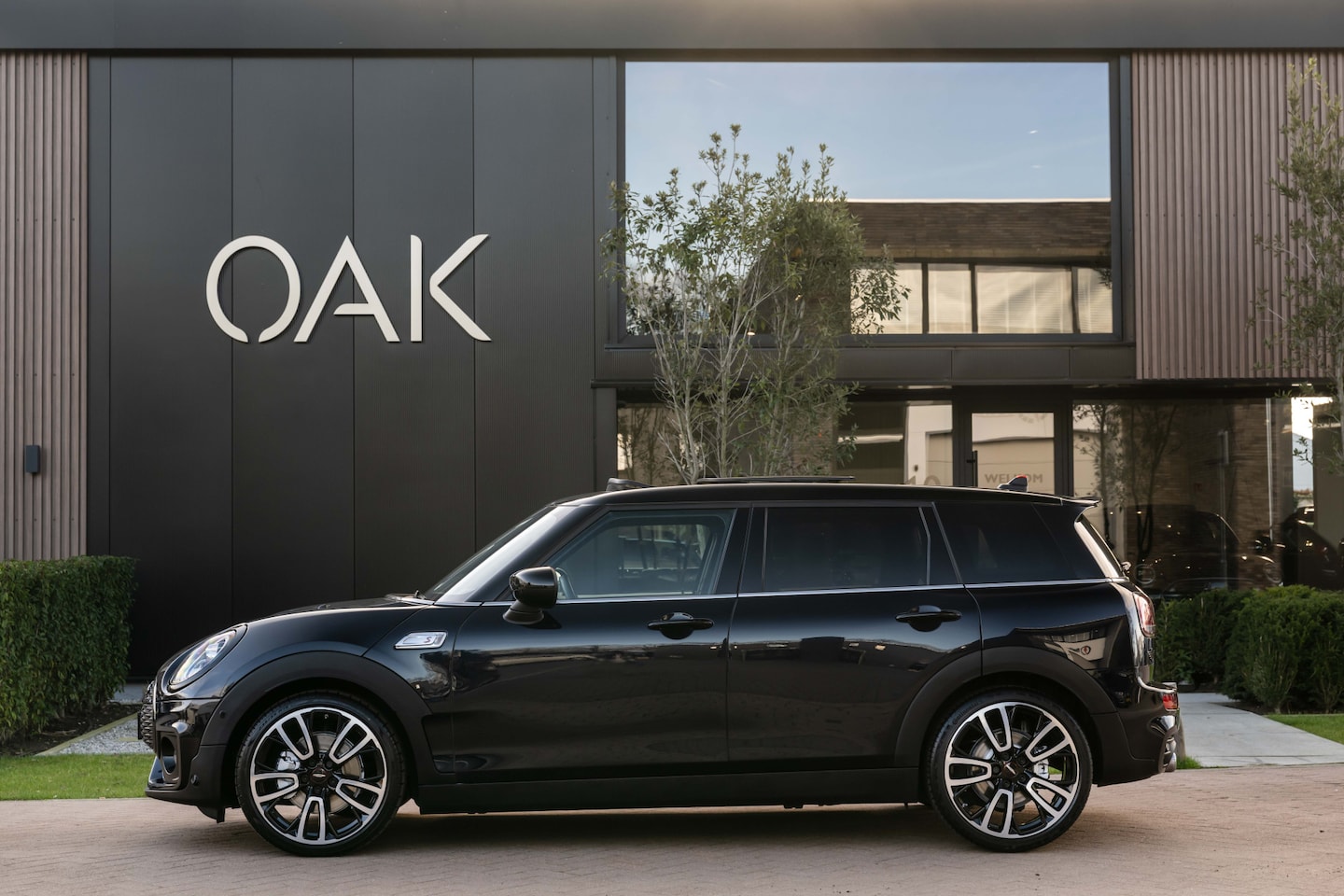 MINI Clubman - 2.0 Cooper S F1 Aut. | JCW-Trim | Navi | Panorama | H&K | Head-Up | Camera | 19"LM | Enigm - AutoWereld.nl