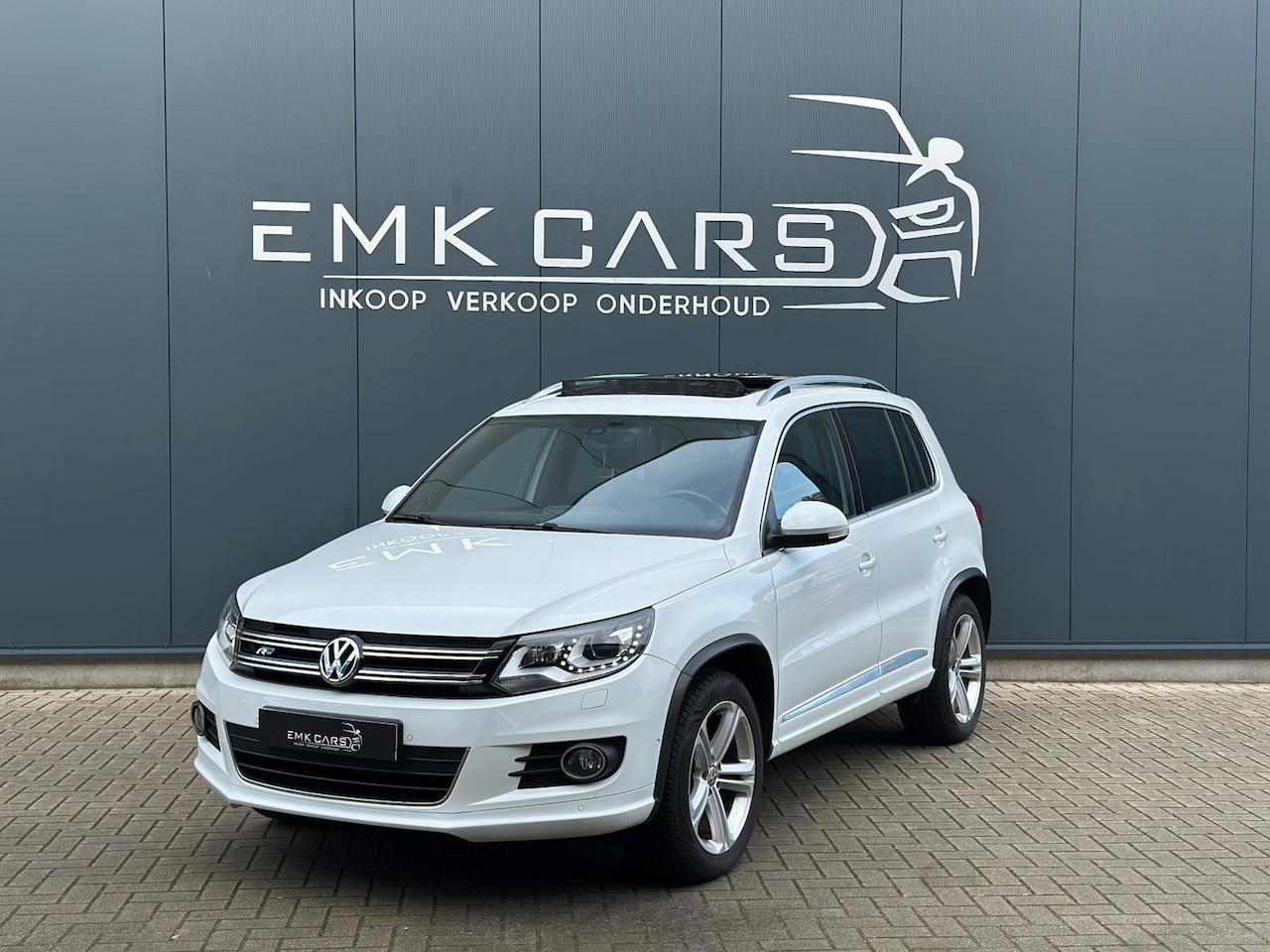 Volkswagen Tiguan - 1.4 TSI R-Line Edition / PANODAK / NAVI / LEEER / STOELVER . - AutoWereld.nl