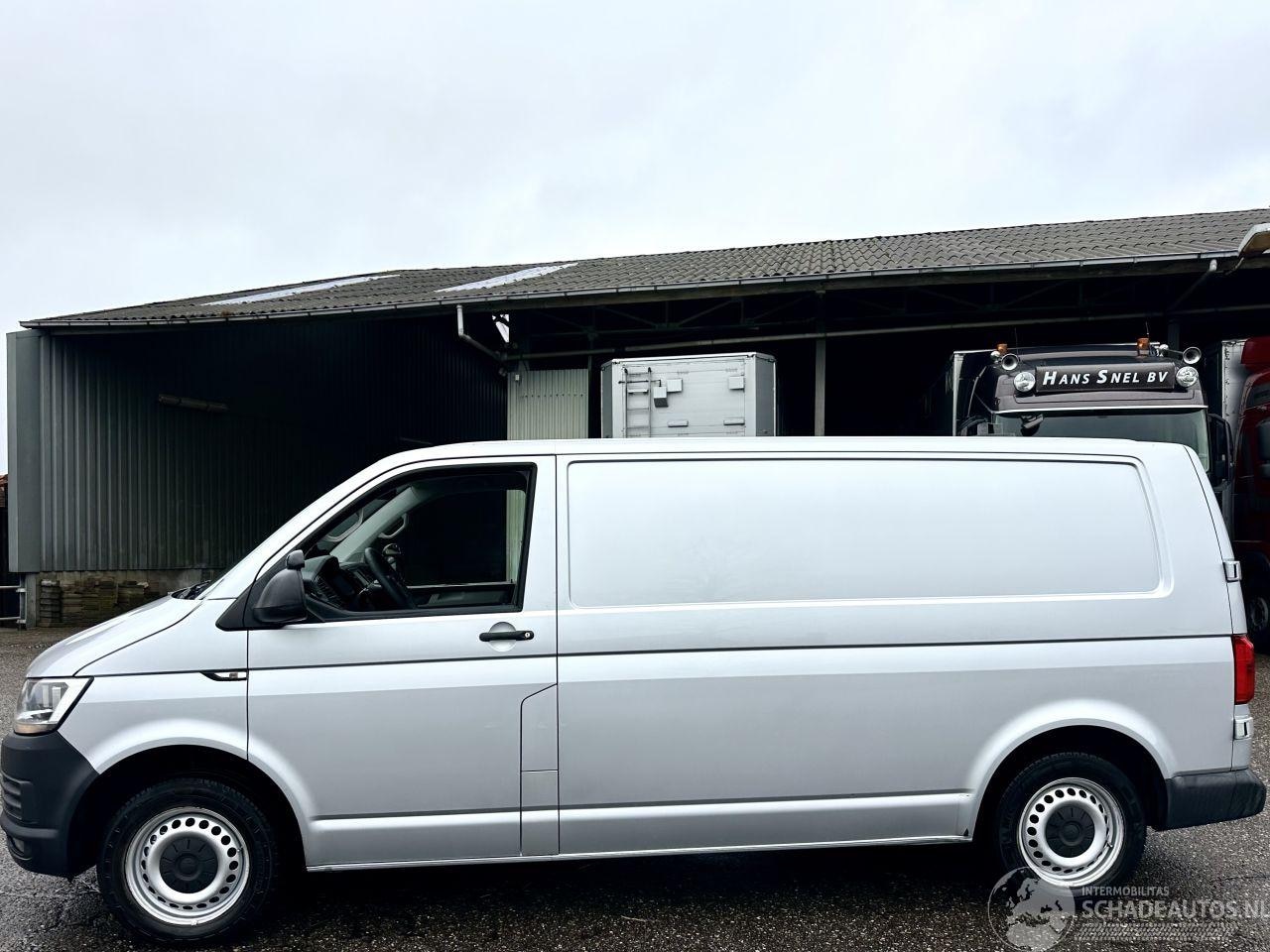 Volkswagen Transporter - 2.0 TDI 150pk 6-bak euro.6 L2/H1 Highline 3Pers - nap - 1e eig - navi - airco - cruise - c - AutoWereld.nl