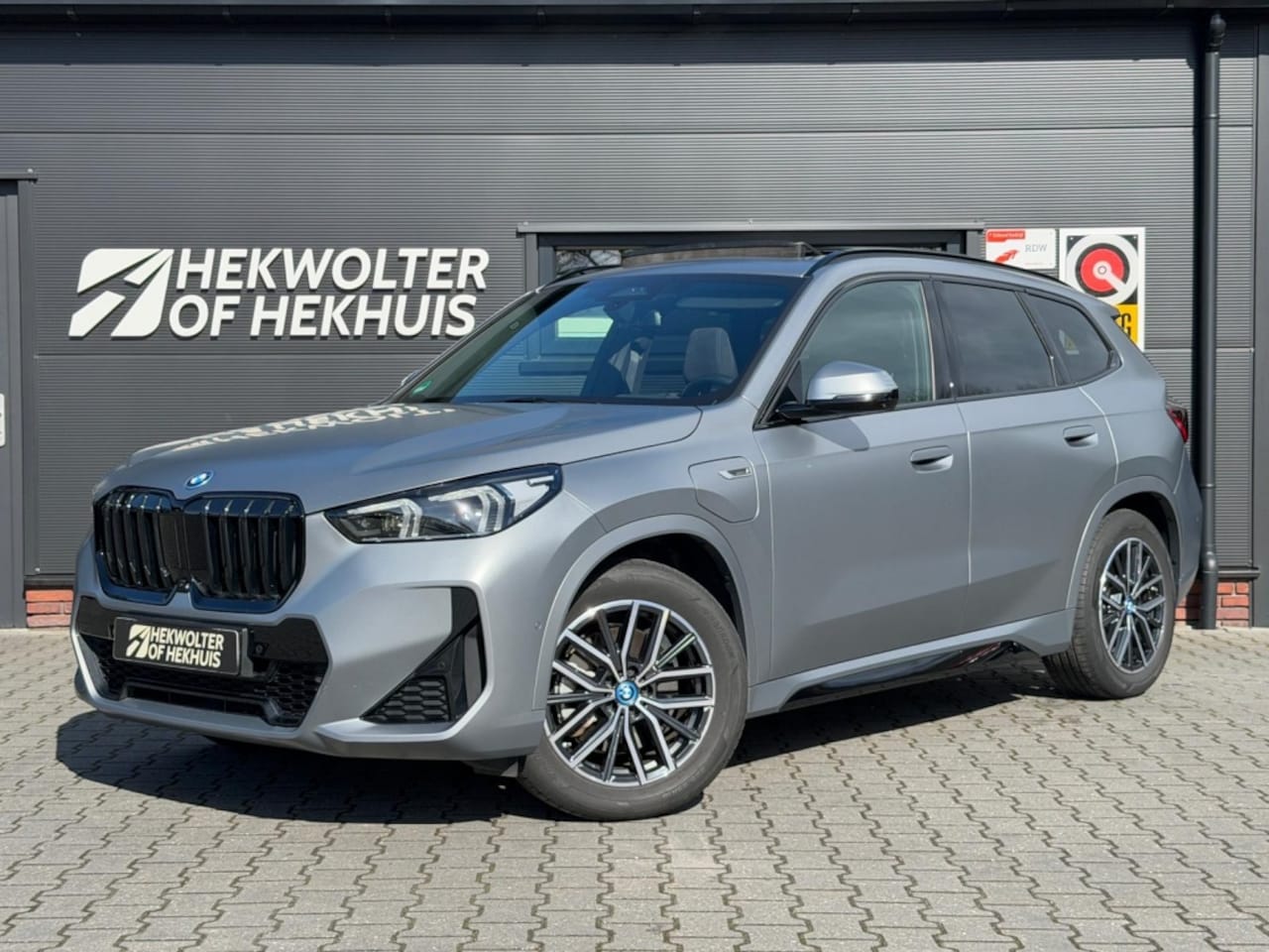BMW X1 - 30 e xDrive M Sport | Trekhaak | Panodak | H/K | 360 | Driv. Ass - AutoWereld.nl