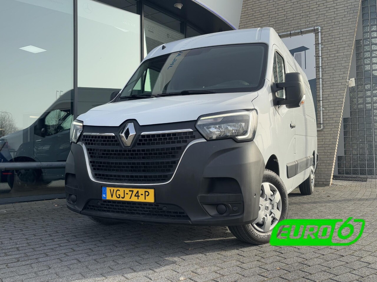 Renault Master - T35 2.3 dCi 135 L2H2*A/C*CRUISE*NAVI*HAAK*CAM* - AutoWereld.nl