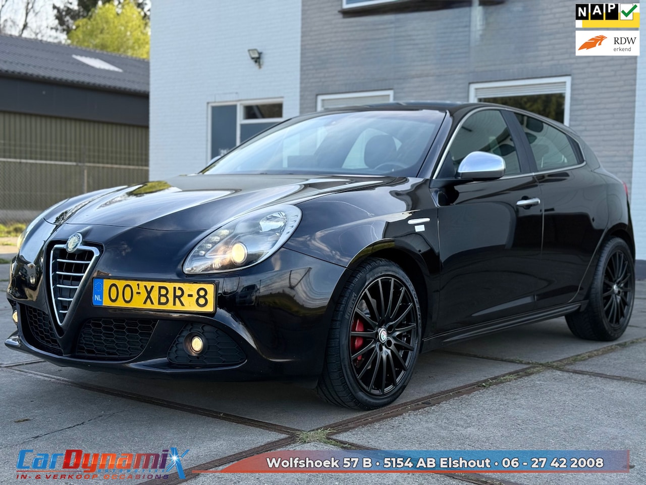 Alfa Romeo Giulietta - 1.4 T Distinctive | Autom. | Navi | Sportieve Uitvoering | Nwe APK | Half-Leder | PDC | LM - AutoWereld.nl