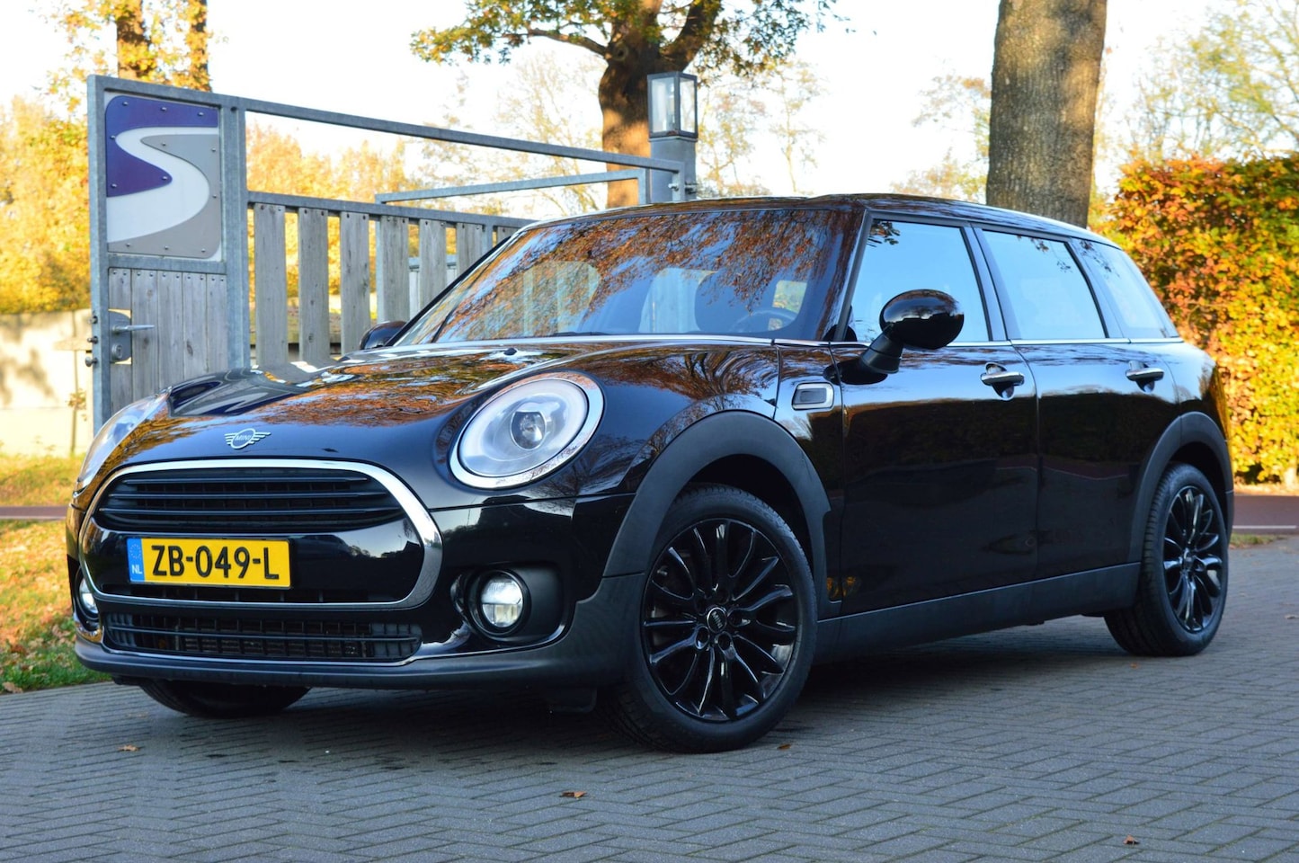 MINI Clubman - Mini 1.5 Cooper Business Edition (136 pk) Automaat | LED | Navi - AutoWereld.nl