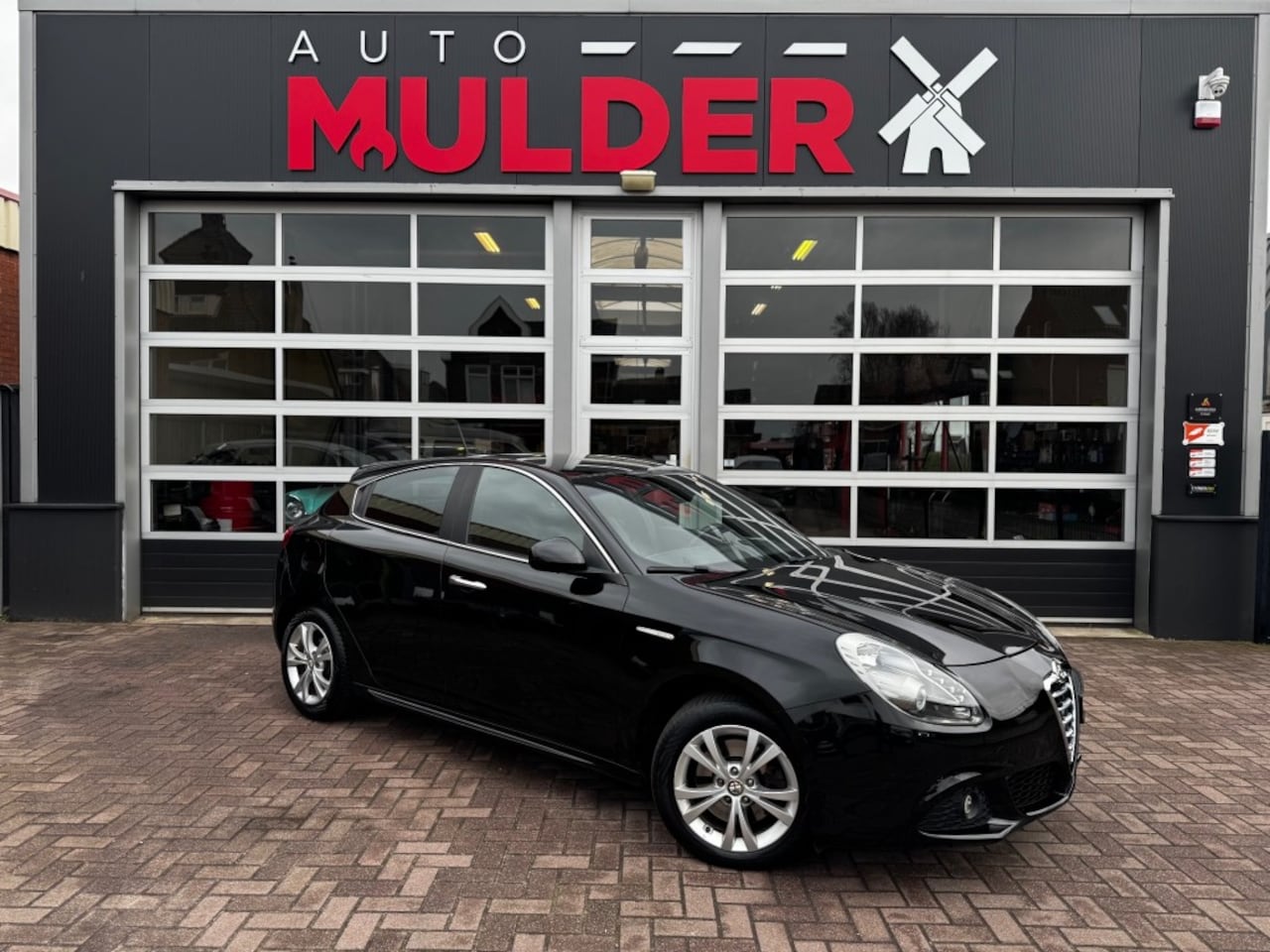 Alfa Romeo Giulietta - 1.4 T DISTINCTIVE / AIRCO / CRUISECONTROL / NAVI / PDC / LED  / APK NIEUW! - AutoWereld.nl