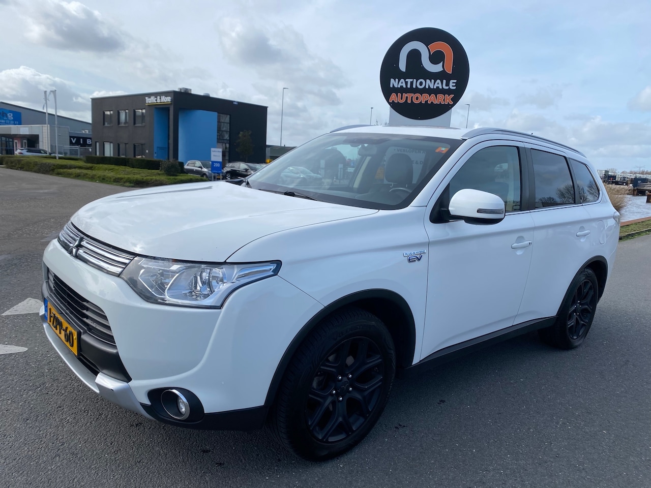 Mitsubishi Outlander - 2015 | 2.0 PHEV Business Edition X-Line | APK | EXPORT & HANDEL - AutoWereld.nl