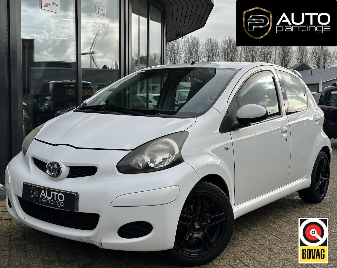 Toyota Aygo - 1.0-12V Xcite White | LUXE | Lederen Bekeding | Airco | Spoiler | 5 Deurs | NIEUWE APK | - AutoWereld.nl