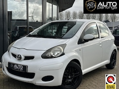 Toyota Aygo - 1.0-12V Xcite White | LUXE | Lederen Bekeding | Airco | Spoiler | 5 Deurs | NIEUWE APK |