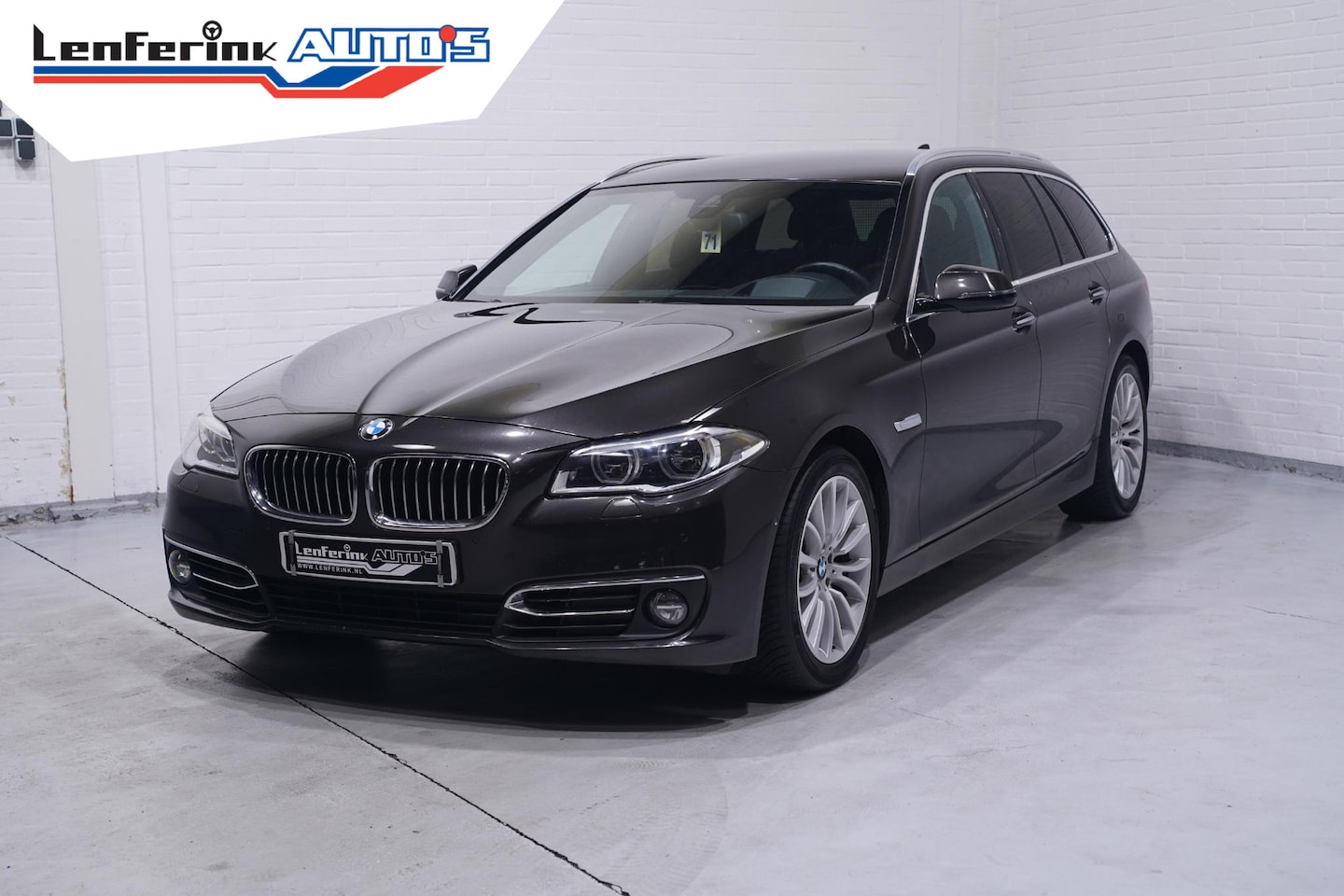 BMW 5-serie Touring - 535d Luxury line NAP Navi Head up Sportstoelen Leder Camera Harman Kardon PDC v+a - AutoWereld.nl
