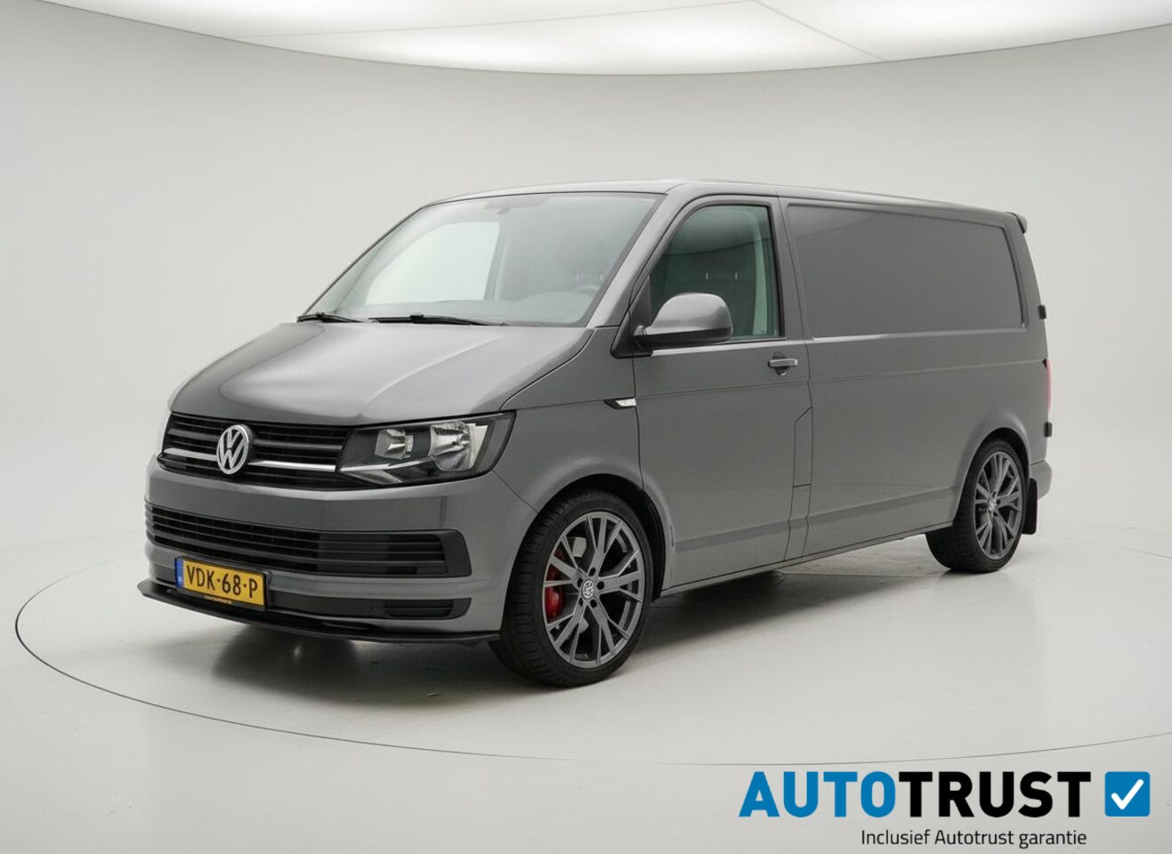Volkswagen Transporter - 2.0 TDI 150PK DSG L2H1 CRUISE NAV 3-PERS - AutoWereld.nl