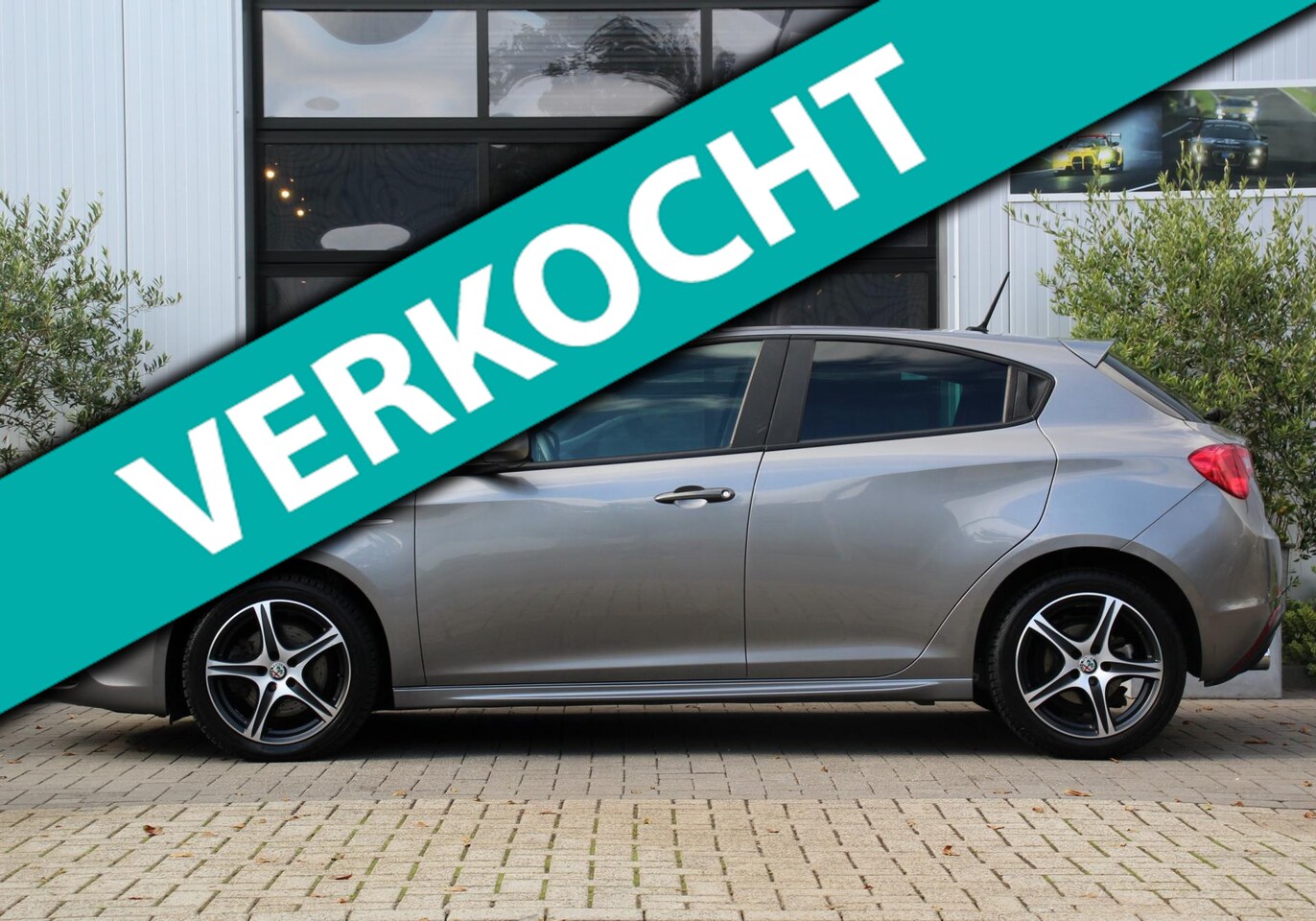 Alfa Romeo Giulietta - 1.4 Turbo MultiAir Veloce TCT - NAVI - CRUISE - UCONNECT - PDC - ALCANTARA - AutoWereld.nl