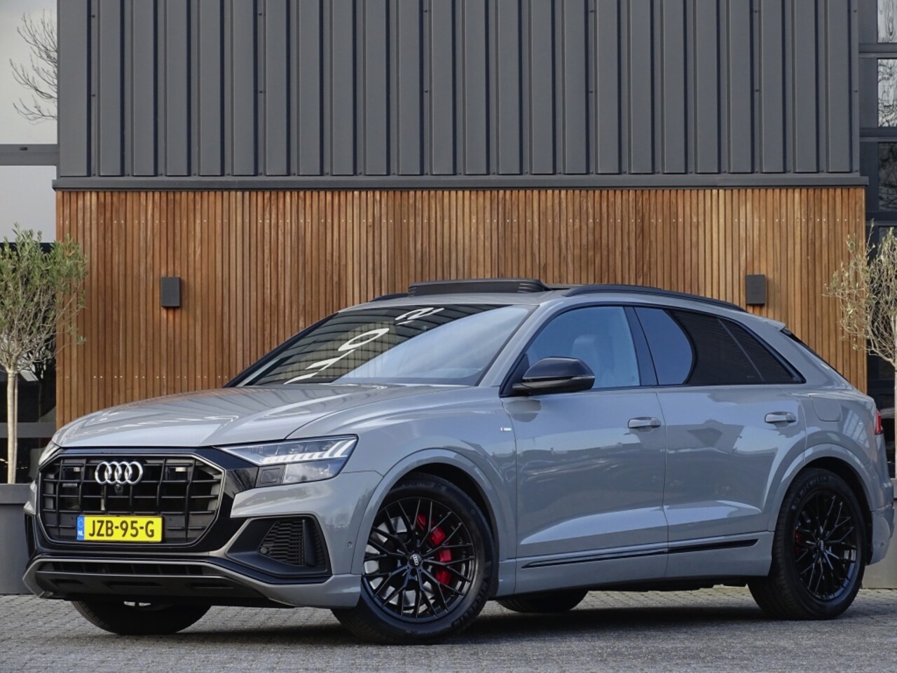 Audi Q8 - 60 TFSIe 462PK Quattro / Audi Exclusive / Nardo grey / 360° - AutoWereld.nl