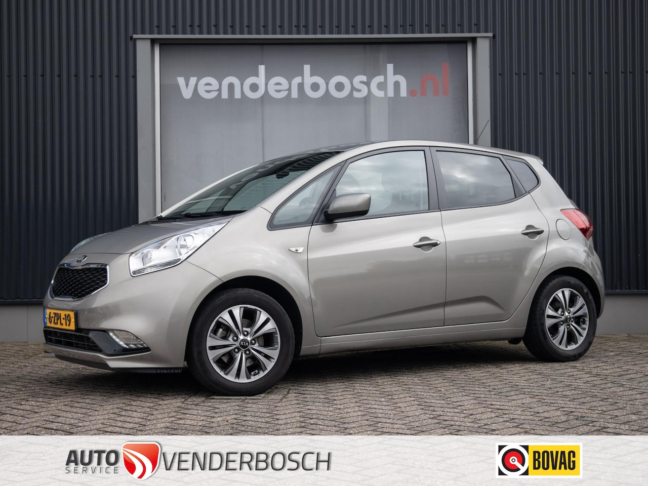 Kia Venga - 1.4 CVVT First Edition 90pk | Camera | Navigatie - AutoWereld.nl