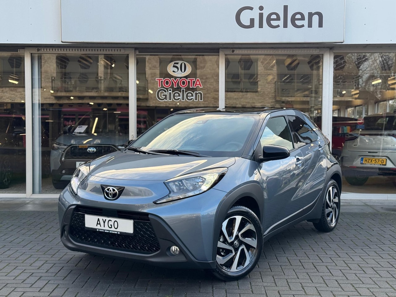 Toyota Aygo X - 1.0 VVT-i MT Pulse Bi-tone | Celestite grey, 17 inch, Privacy glass, Apple CarPlay/Android - AutoWereld.nl
