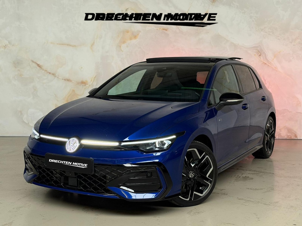 Volkswagen Golf - 1.5 eTSI R-Line Pano / 360 / H&K / Trekhaak - AutoWereld.nl