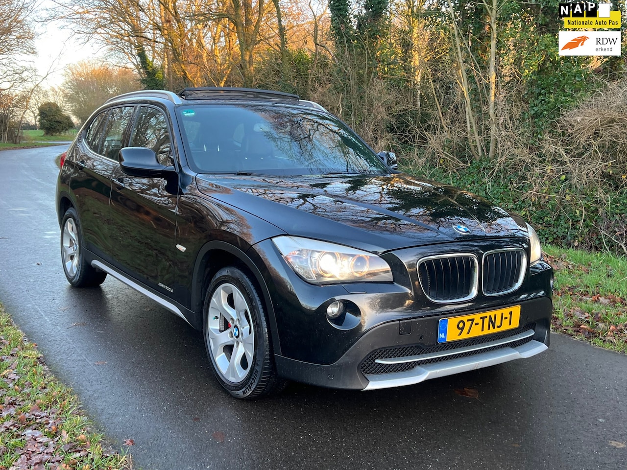BMW X1 - SDrive20d Business | Dealeronderhouden | Orgineel Nederlands | Camera | Navi | Pano | Lede - AutoWereld.nl