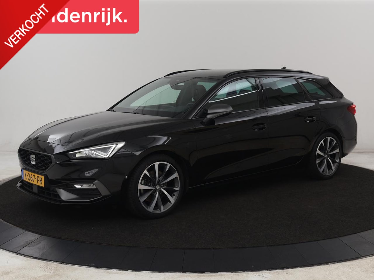 SEAT Leon - 1.5 eTSI FR Launch Edition | Stoelverwarming | Trekhaak | Adaptive cruise | Camera | Carpl - AutoWereld.nl