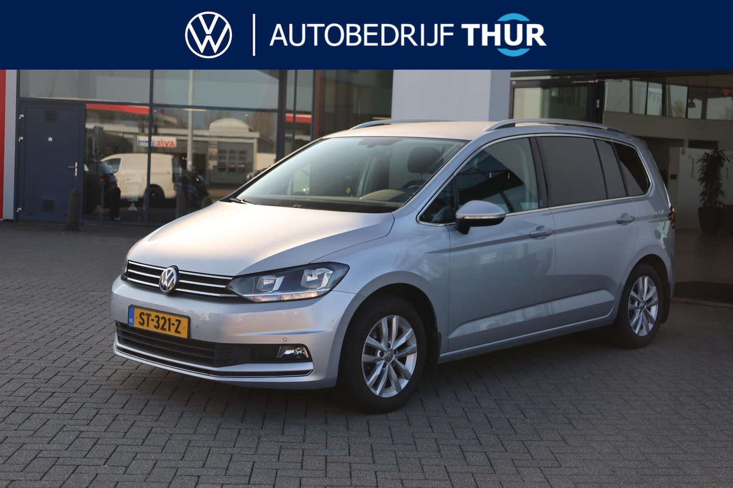 Volkswagen Touran - 1.8 TSI Highline 180PK / 132kW DSG, Nieuw door ons geleverd en onderhouden, 2-zone climatr - AutoWereld.nl