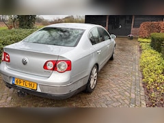 Volkswagen Passat - 2.0 FSI Sportline