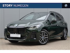BMW 2-serie Active Tourer - 225e xDrive M Sport Automaat / Panoramadak / Trekhaak / Achteruitrijcamera / Sportstoelen