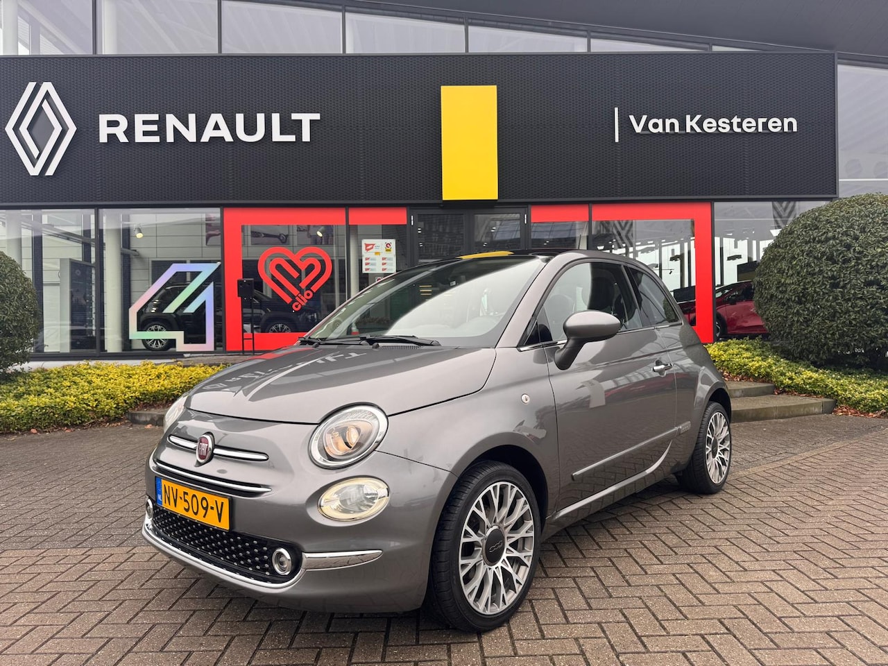 Fiat 500 - 1.2 69pk Lounge / Panoramadak / Navi / Parkeersensoren - AutoWereld.nl