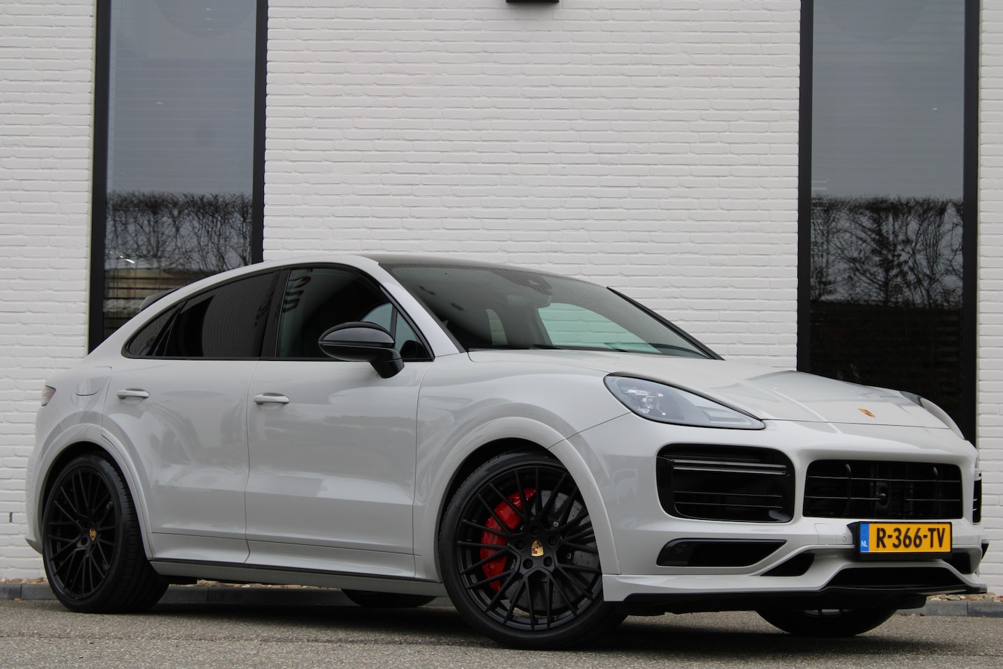 Porsche Cayenne Coupé - 4.0 Turbo S E-Hybrid / Sportdesign Pakket / Hoogglans / Krijt / Vol Opties / NIEUWSTAAT - AutoWereld.nl