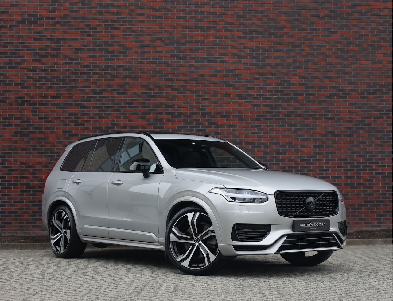 Volvo XC90 - T8 Recharge AWD Ultimate Dark | Pano - Trekhaak - Luchtvering - AutoWereld.nl