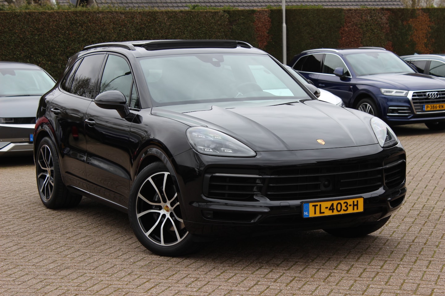Porsche Cayenne - 3.0 E-Hybrid / Panoramadak / Camera / Softclose / Keyless / Carbon intr. / Luchtvering / 2 - AutoWereld.nl