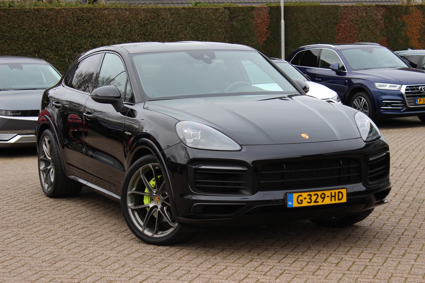 Porsche Cayenne Coupé - 3.0 E-Hybrid / Trekhaak / Camera / Lichtgewichtpakket / Carbon intr. / Luchtvering / 22'' - AutoWereld.nl
