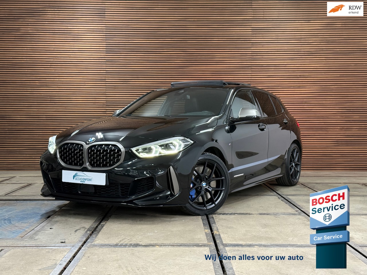 BMW 1-serie - M135i xDrive M-Performance | BomVOL! | M-Technic | Pano | HuD | Parkeer-pakket | Ambient | - AutoWereld.nl