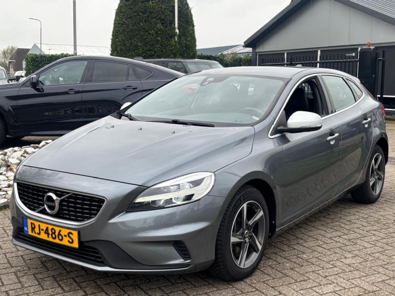Volvo V40 - 2.0 D3 Sport R-Design 2017 1E Eigenaar NL Auto - AutoWereld.nl