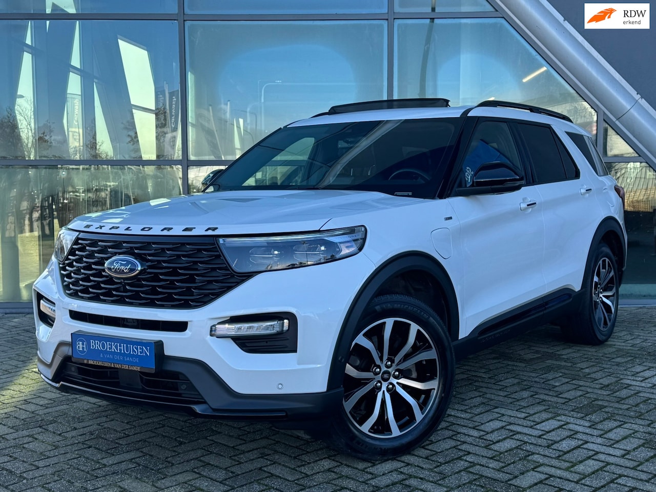 Ford Explorer - 3.0 V6 EcoBoost PHEV ST-Line 457pk Panoramadak / Trekhaak / Stoelventilatie - AutoWereld.nl