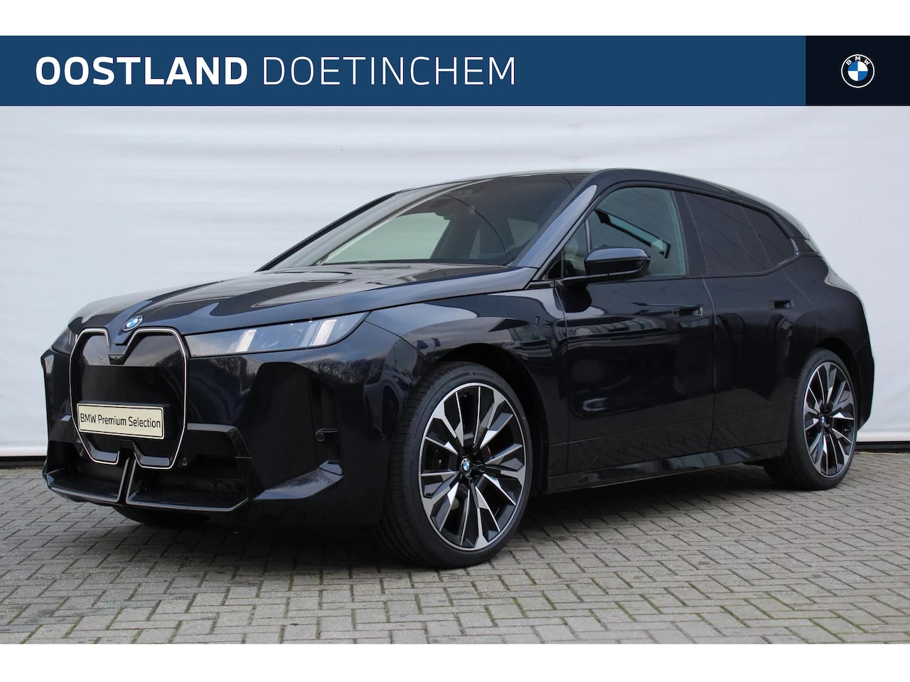 BMW iX - xDrive60 112 kWh / Panoramadak Sky Lounge / Trekhaak / Bowers & Wilkins / M Multifunctione - AutoWereld.nl