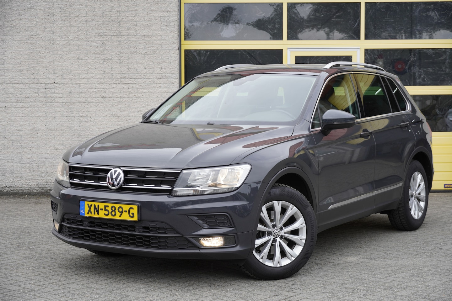 Volkswagen Tiguan - 1.5 TSI ACT 150PK! Automaat Comfortline BJ2019 Lmv 17" | Led | Pdc | Navi | Elek. achterkl - AutoWereld.nl