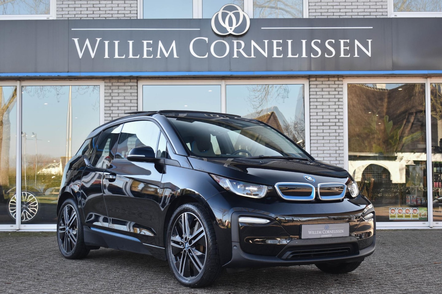 BMW i3 - Basis 120Ah 42 kWh Pano Stoelverwarming Navi - AutoWereld.nl