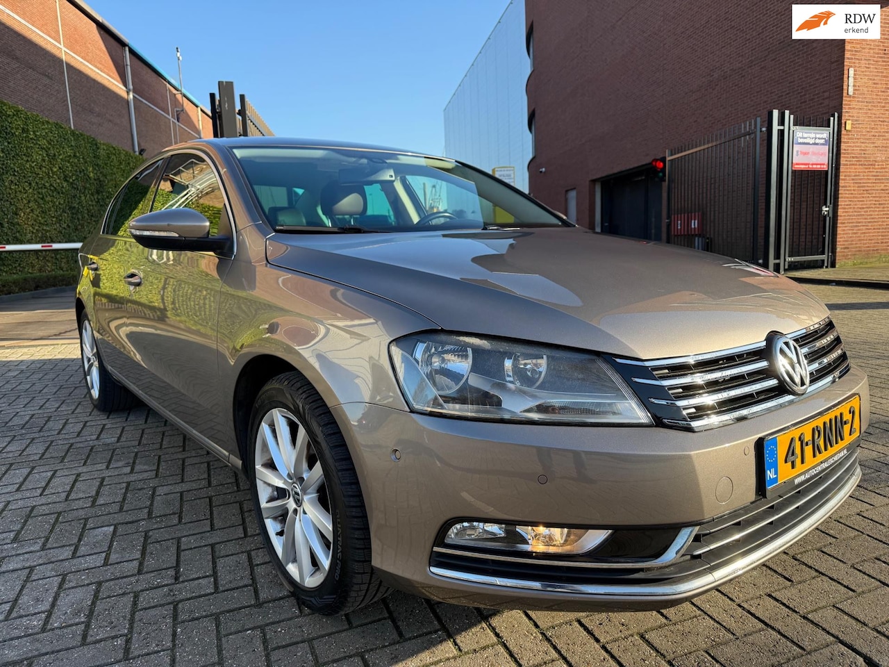 Volkswagen Passat - 1.4 TSI Highline BlueMotion_LEER-NAVI_NETTE AUTO!! - AutoWereld.nl