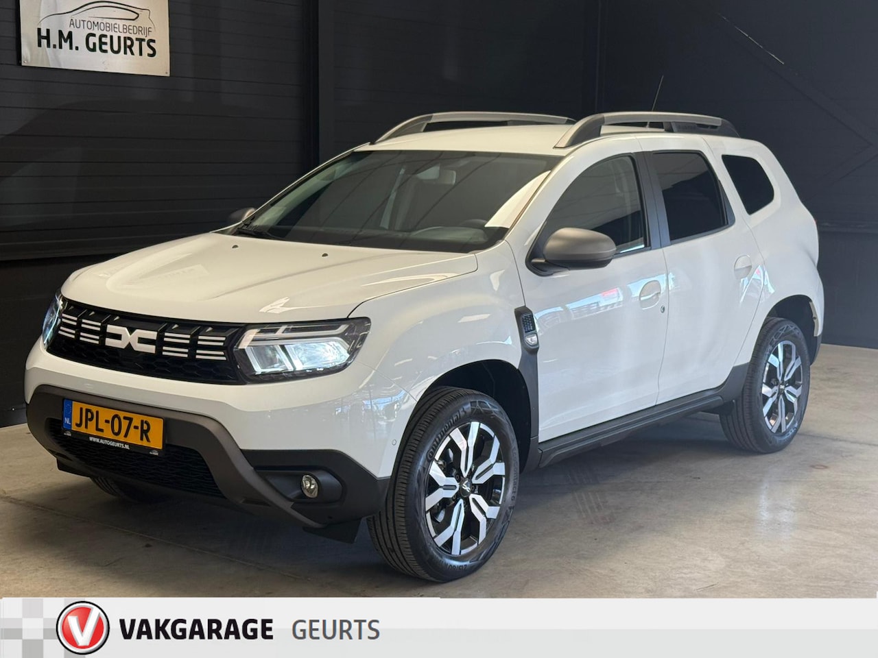 Dacia Duster - 1.3T Automaat Navi Camera Clima Keyless Led 17inch Nieuwe Staat! - AutoWereld.nl