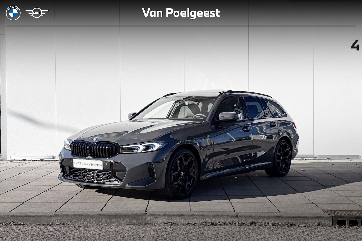 BMW 3-serie Touring - 330e xDrive M-Sport 19 Inch / Stuur en Stoelverwarming / Glazen Schuifdak / Adaptief M-Ond - AutoWereld.nl
