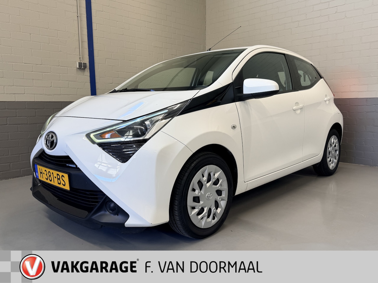 Toyota Aygo - 1.0 VVT-i x-play limited | camera | nav | carplay - AutoWereld.nl