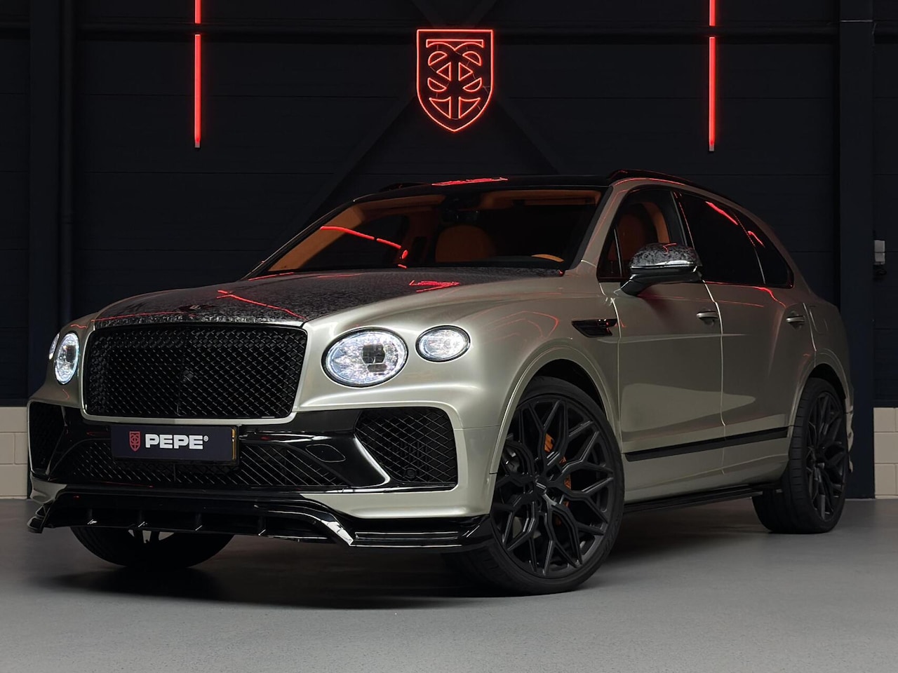 Bentley Bentayga - V6 Hybrid |CARBON|DUBAI STYLE|STOELV.|24" - AutoWereld.nl
