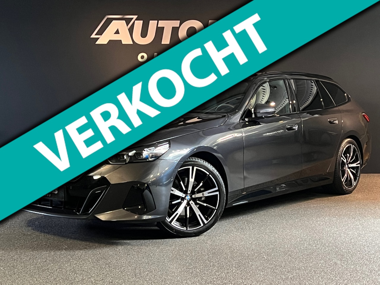 BMW 5-serie Touring - 520i High Executive Edition M Trekhaak/ Stuurverwarming/ H&K/ 20"/ Glazendak/ Memoryseats/ - AutoWereld.nl