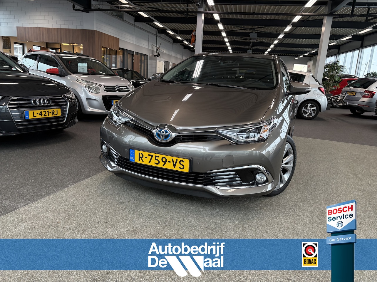 Toyota Auris - 1.8 Hybrid Business Pro Automaat CAMERA/KEYLESS/NAVI/PDC/17INCH/STOELVERWARMING - AutoWereld.nl
