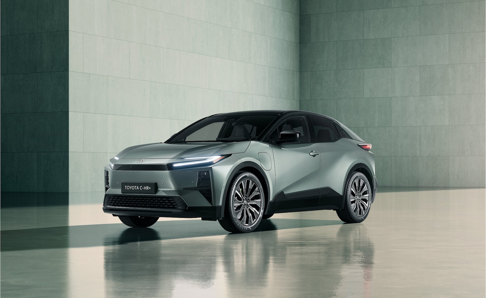 Toyota C-HR - First Edition 77 kWh C-HR+ uit voorraad leverbaar. Prijs vanaf €37.995,- Dynamic Limited. - AutoWereld.nl
