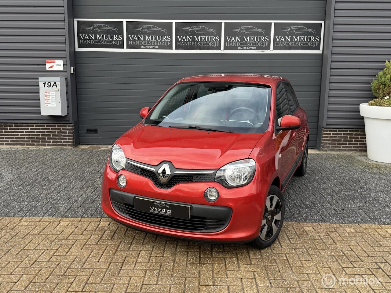 Renault Twingo - 1.0 SCe Expression 1.0 SCe Expression, Airco, 5 deurs, cruise control, apk 02-2026 - AutoWereld.nl