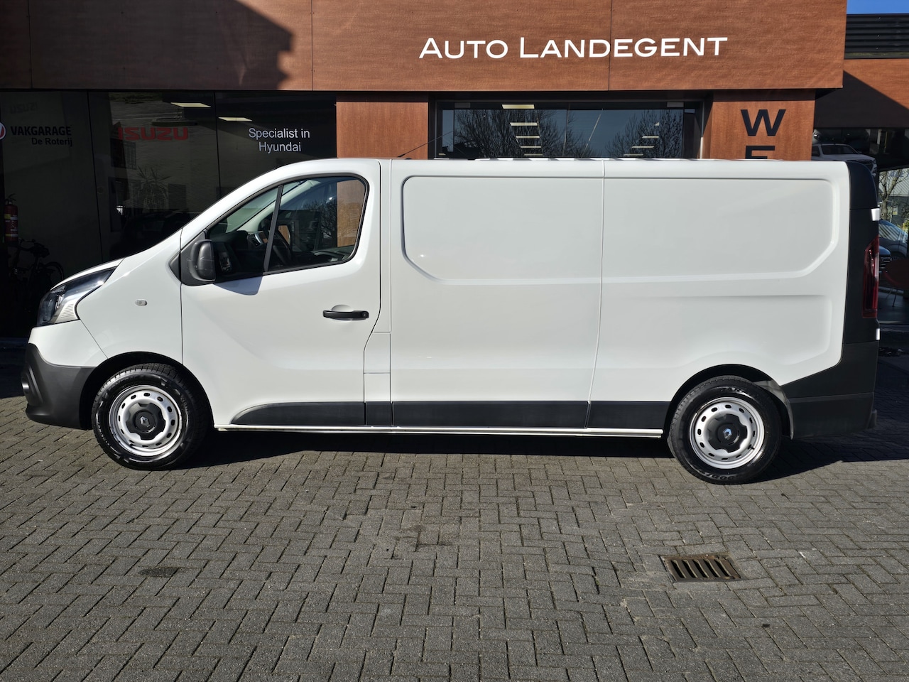 Renault Trafic - 1.6 dCi T29 L2H1 Comfort ex. BTW | Airco | Camera | Cruise Control | Houten laadvloer | 20 - AutoWereld.nl