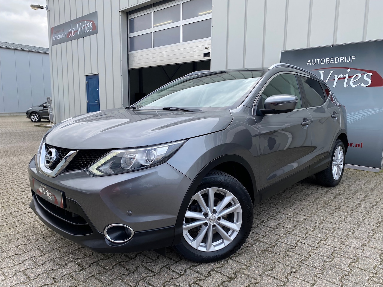 Nissan Qashqai - 1.2 Tekna Clima / Cruise / Panoramadak / Stoelverw. / PDC V&A / LMV - AutoWereld.nl