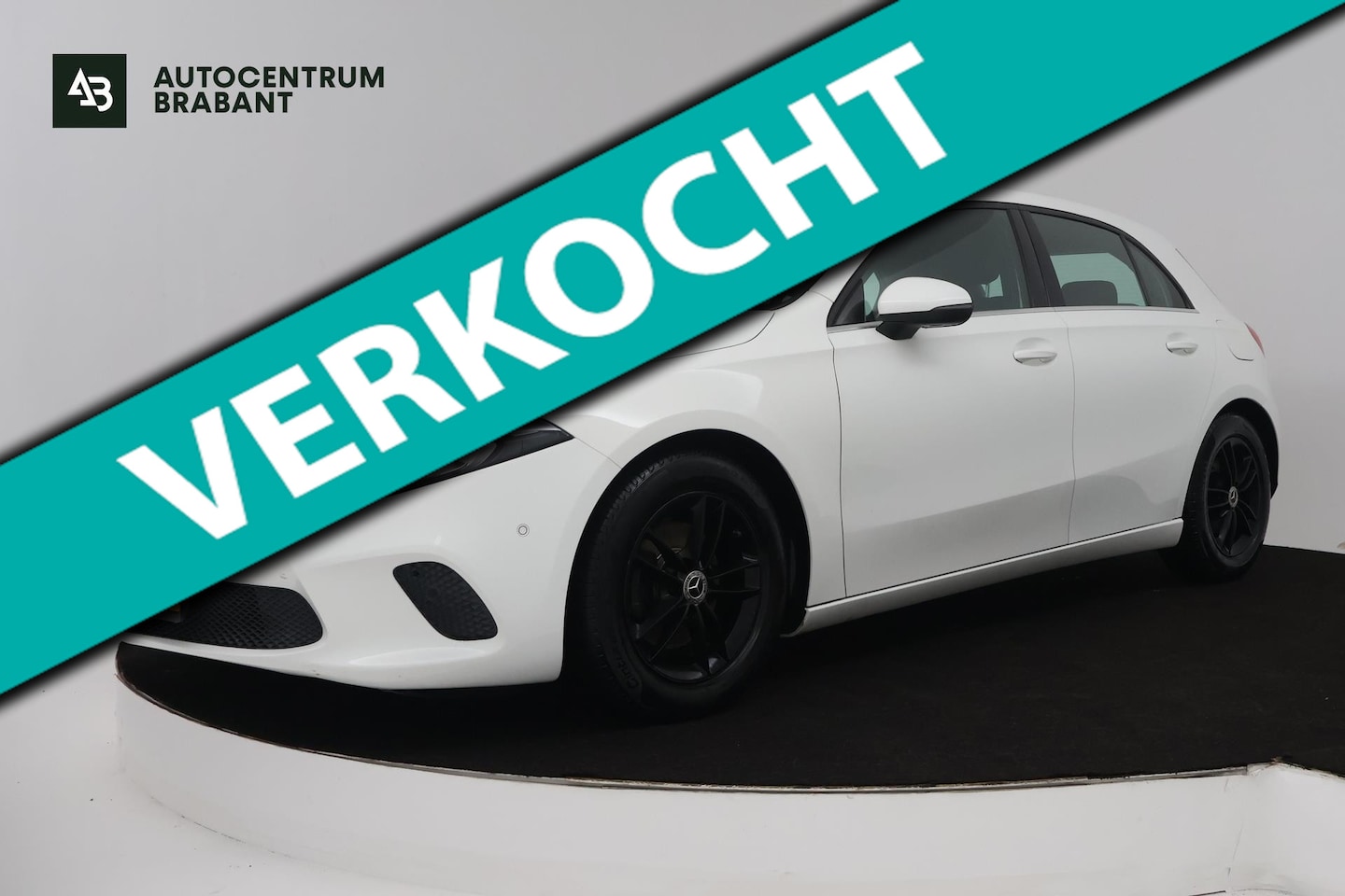 Mercedes-Benz A-klasse - 180 Premium Plus (STOELVERWARMING, ACHTERUITRIJCAMERA, CRUISE CONTROL, NAVIGATIE) - AutoWereld.nl