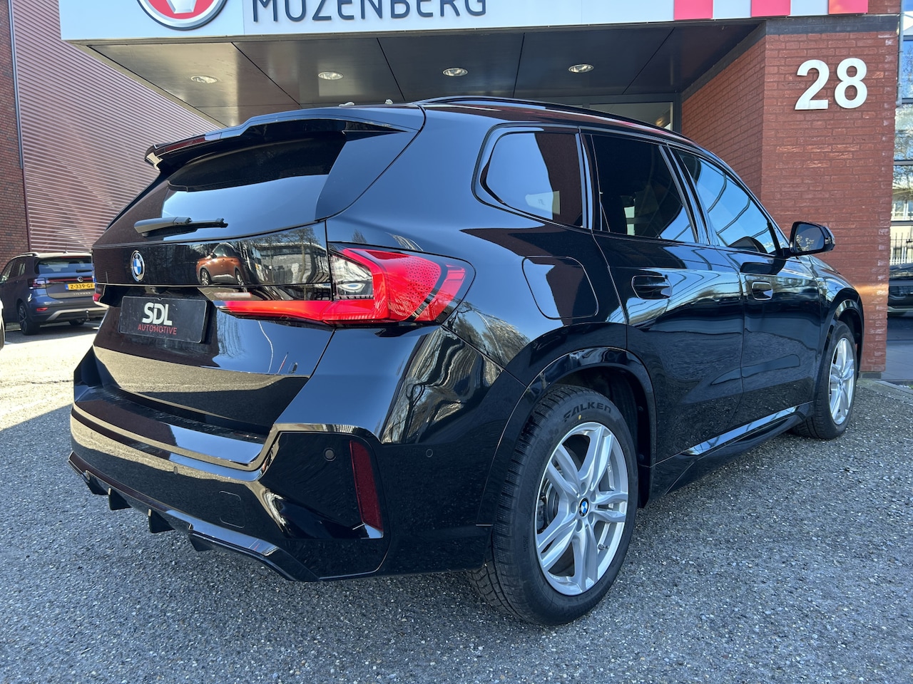 BMW X1 - xDrive23i 4Cilinder High Executive M Sport Shadow Line // FULL LED // PANO/SCHUIFKANTELDAK - AutoWereld.nl