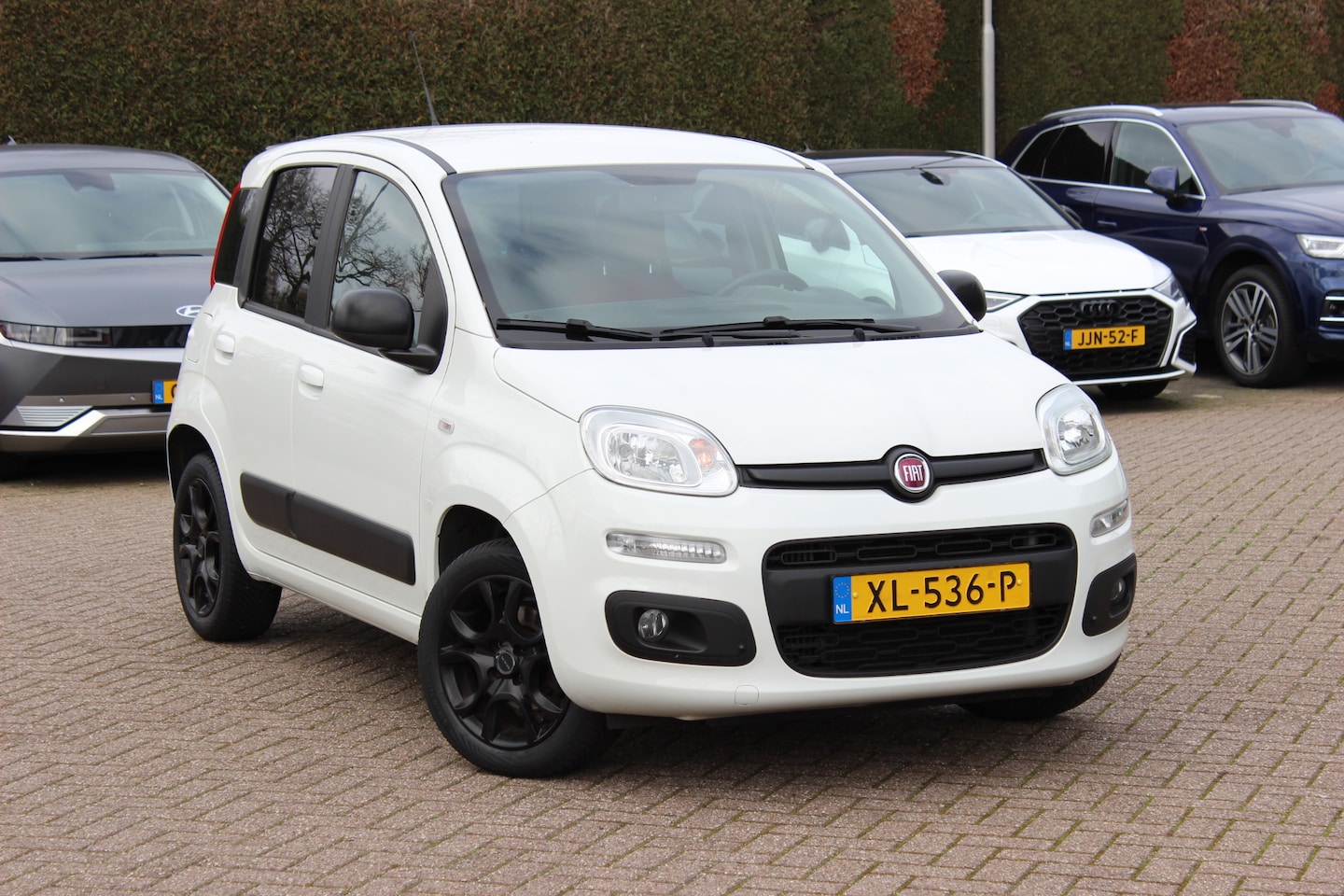 Fiat Panda - 0.9 TwinAir Lounge / Trekhaak / Parkeerhulp achter / Bluetooth / Cruise Control / Airco - AutoWereld.nl
