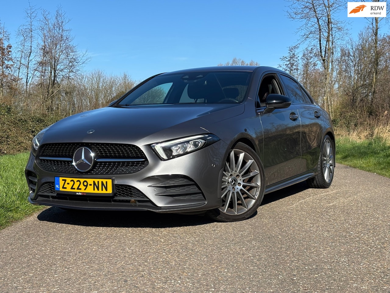 Mercedes-Benz A-klasse - 200 Premium Plus AMG pakket/19''/Camera/Cruise - AutoWereld.nl